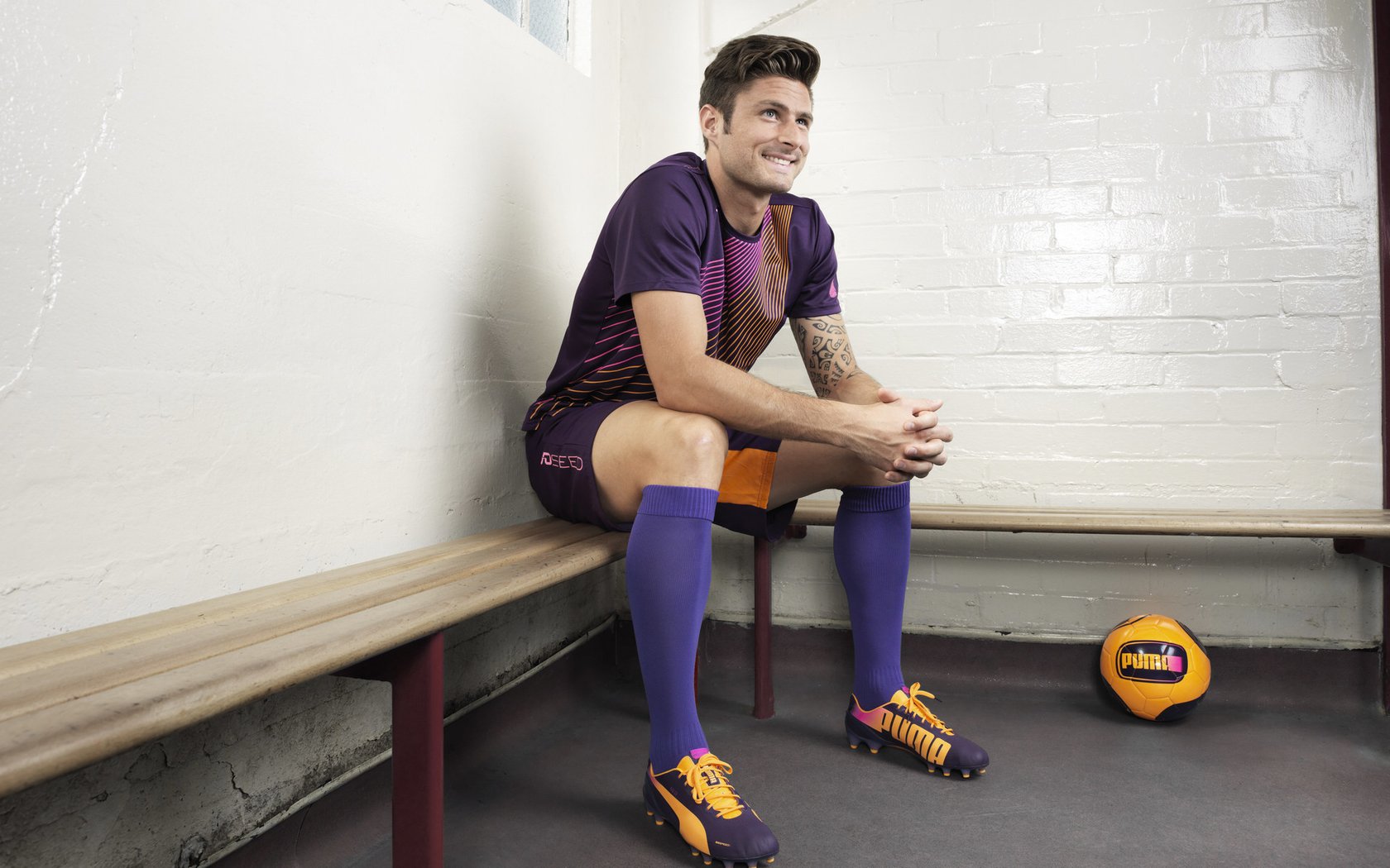 6日凌晨欧冠联赛第四轮火热开启,曼城能否迎来反弹对决大黄蜂?